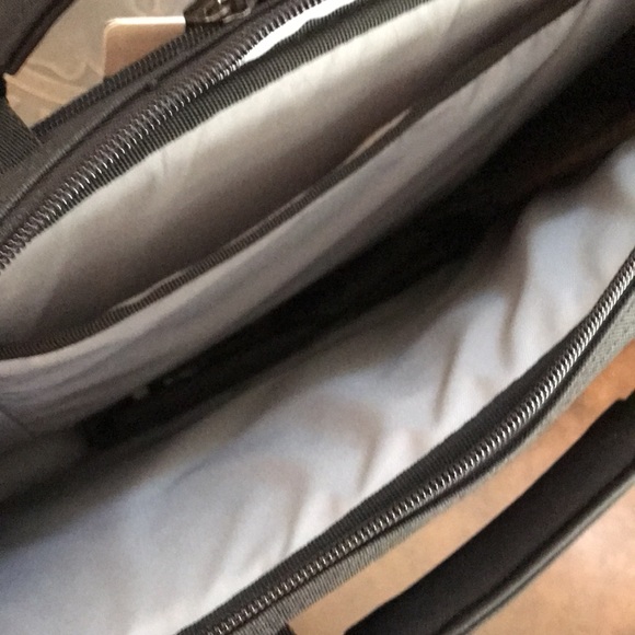 Case Logic Caselogic 17.3 Laptop Travel Case Shoulder Tech Bag - Picture 5 of 8